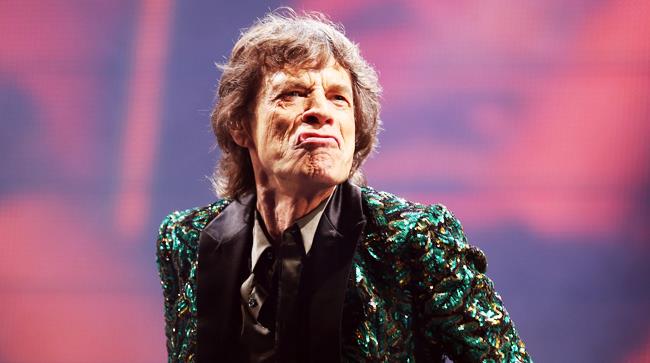 Mick Jagger fa una smorfia