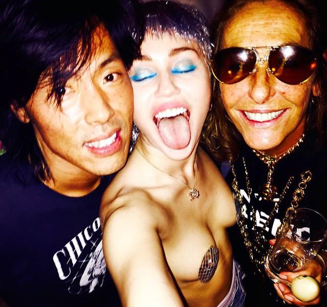 Miley con la lingua da fuori