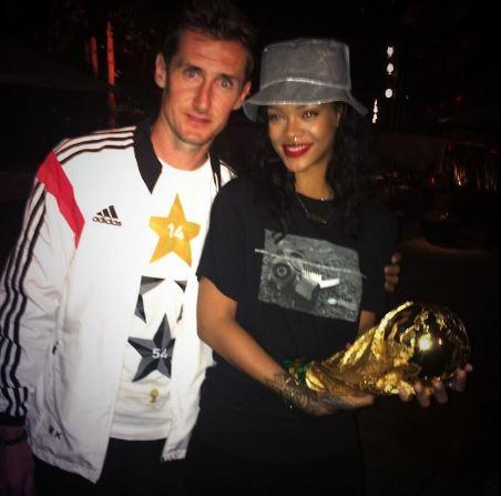 Rihanna con Miroslav Klose