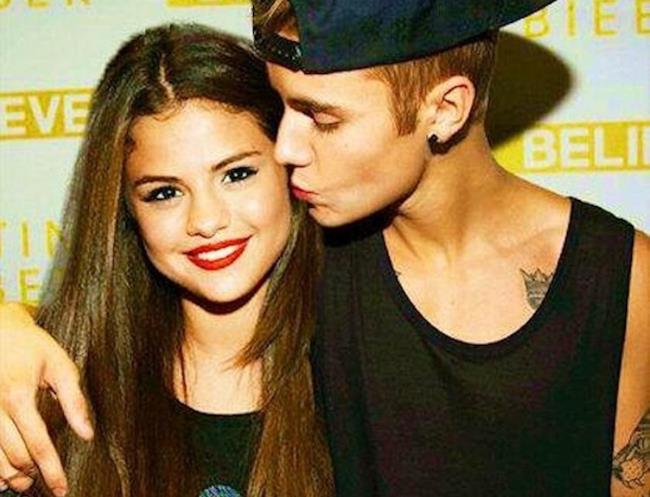 Justin Bieber bacia Selena Gomez