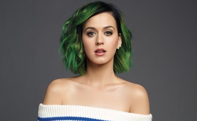 Katy Perry con i capelli verdi foto Lauren Dukoff aprile 2014