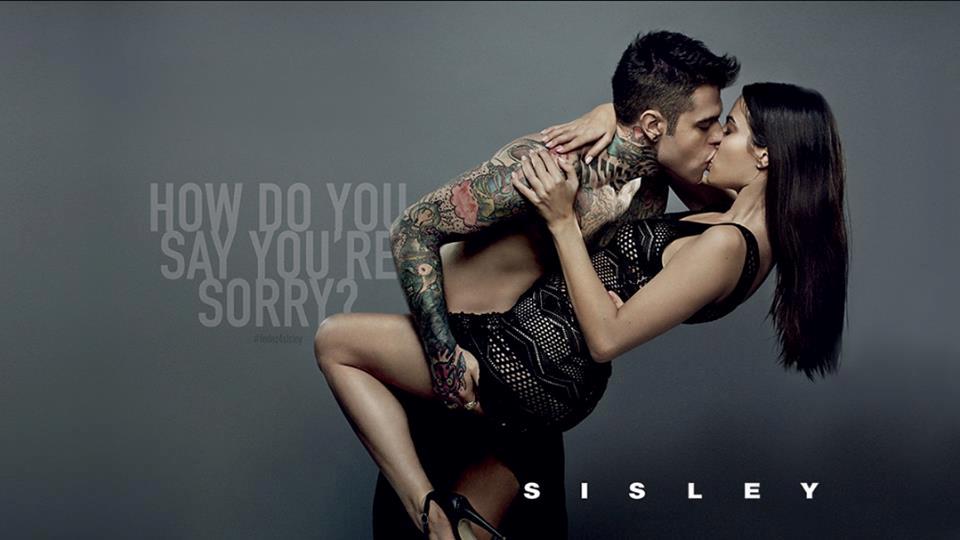 Fedez bacia la fidanzata appassionatamente