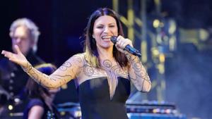 Laura Pausini canta sul palco