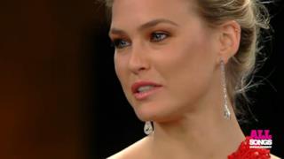 Bar Refaeli bellissima in abito Cavalli rosso