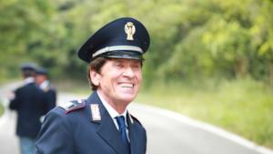 Gianni Morandi vestito da poliziotto