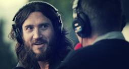 John Frusciante rilancia la sua carriera solista con un nuovo progetto incentrato sulla musica house