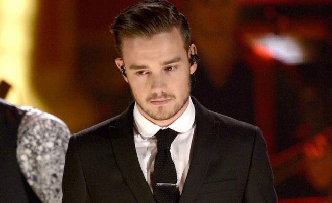 Liam Payne: non sono omofobo, ma le foto gay non sono mie Liam Payne con sguardo triste