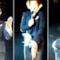 One Direction: Harry Styles cade sul palco colpito da una scarpa [FOTO e VIDEO]