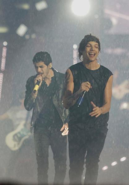 Zayn Malik e Louis Tomlinson al concerto di Torino dei One Direction