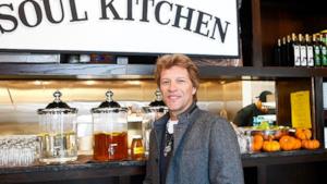 Bon Jovi apre un ristorante per i più poveri e annuncia il nuovo album