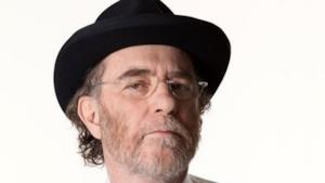 Francesco De Gregori nel 2014 con barba, occhiali e cappello nero