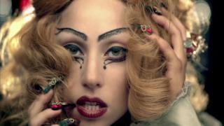 Lady Gaga svela il nuovo video di "Judas" - 24