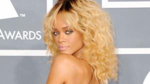 Rihanna licenziata da Nivea si consola con sms hot a Robert Pattinson