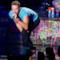 Il frontman dei Coldplay Chris Martin sul palco