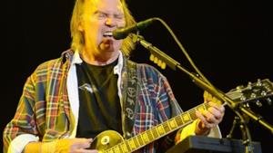 Neil Young: No a droga e alcol per un anno