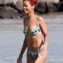 Rihanna - bikini capelli rossi