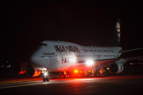 Per poterlo pilotare, Bruce Dickinson ha dovuto conseguire una nuova licenza