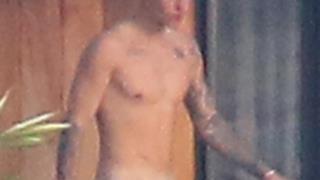 Justin Bieber completamente nudo