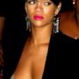 Rihanna - Stella sul seno