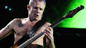 Flea: un tatuaggio di Bowie sul braccio