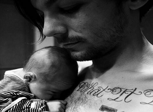 Louis insieme al piccolo Freddie
