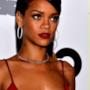 Rihanna - Capelli raccolti neri
