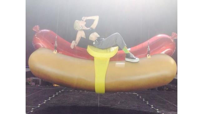 Miley Cyrus con un dito in bocca