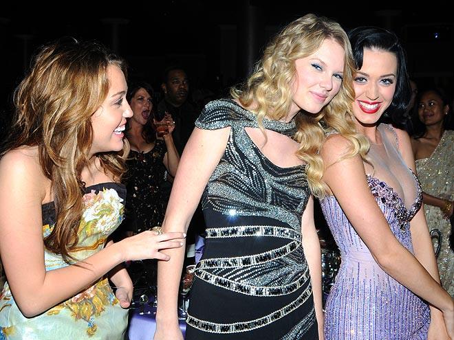 Miley Cyrus, Taylor Swift e Katy Perry insieme in una foto del passato