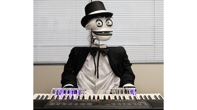 Robot pianista foto di TeoTronico - 1