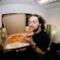 Intervista a Deorro, mangia una pizza