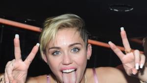 Miley Cyrus con lingua di fuori