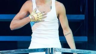 Justin Bieber 2013 live - tatuaggi