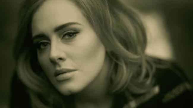 Adele nel video ufficiale di Hello, il nuovo singolo 2015