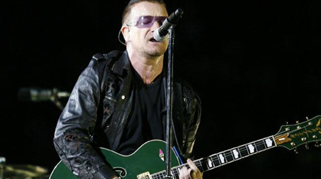 Primo piano di Bono degli U2