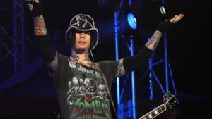 DJ Ashba scrive ai fan