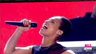 Alicia Keys - Maroon 5 Preformance Grammy Awards 2013 - 5