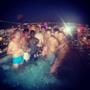 Liam Payne in costume e amici in piscina