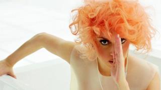 Lady Gaga capelli arancioni