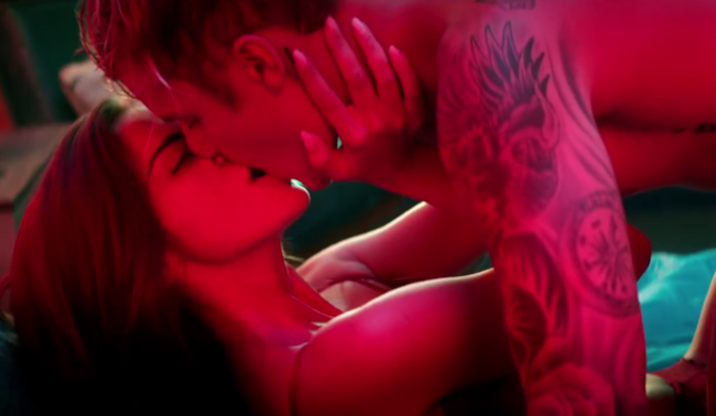 Justin Bieber e Xenia nel video What Do You Mean?