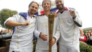 Muse portano la fiaccola olimpica di Londra 2012