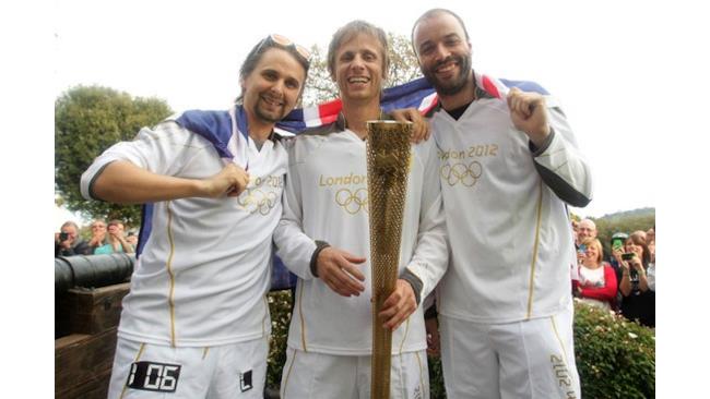 Muse portano la fiaccola olimpica di Londra 2012 - 1