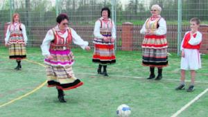 Koko Euro Spoko: l'inno della Polonia a Euro 2012 cantato dalle nonnine [VIDEO]