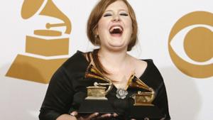 Adele non farà festival estivi: «Le grandi folle mi spaventano»
