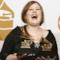 Adele non farà festival estivi: «Le grandi folle mi spaventano»
