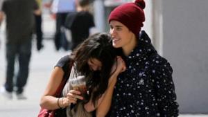 Selena Gomez e Justin Bieber passeggiano insieme