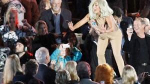 Lady Gaga per Bill Clinton si trasforma in Marilyn (VIDEO)