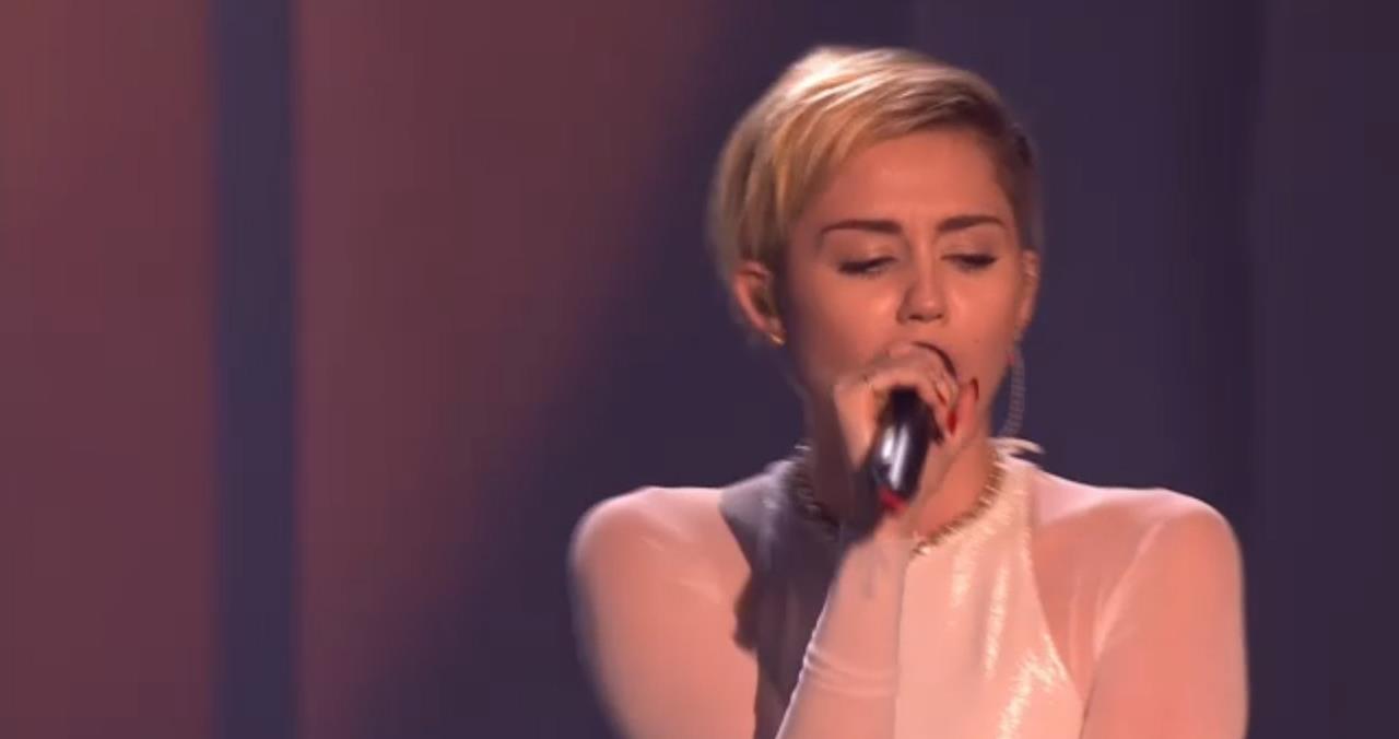 Miley Cyrus Sexy Outfit MTV ema Awards - 17