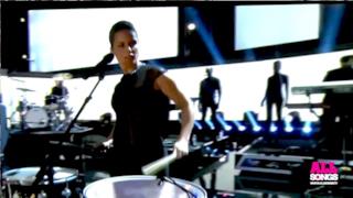 Alicia Keys - Maroon 5 Preformance Grammy Awards 2013 - 11