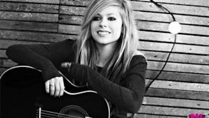 Avril Lavigne: ascolta il nuovo singolo Here's To Never Growing Up (Audio e testo)