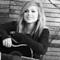 Avril Lavigne: ascolta il nuovo singolo Here's To Never Growing Up (Audio e testo)